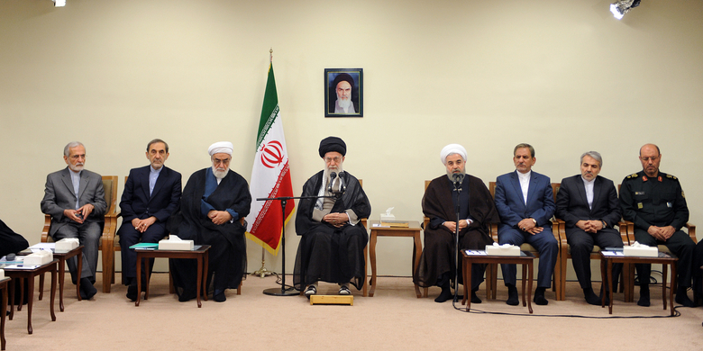 رهبر معظم انقلاب اسلامی در در دیدار رئیس‌جمهور و اعضای هیأت دولت: